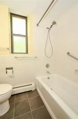 3 bed, 1.0 bath, 1150 sqft, $4,400 — Photo 1