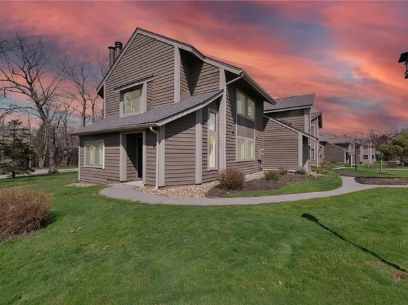 1265 Gristmill Ct, Hidden Valley, PA 15502
