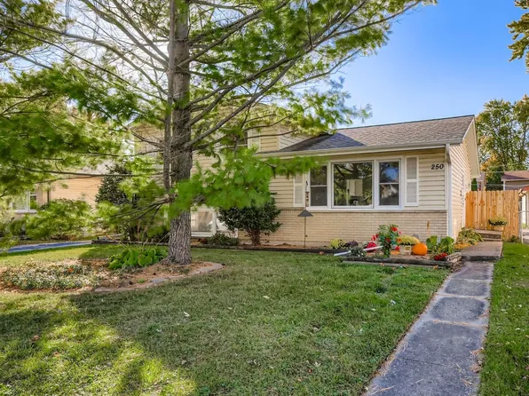 250 N Fairlawn Ave, Mundelein, IL 60060