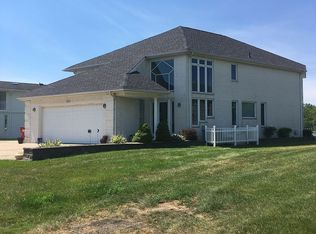 38047 Huron Pointe Dr, Harrison Township, MI 48045