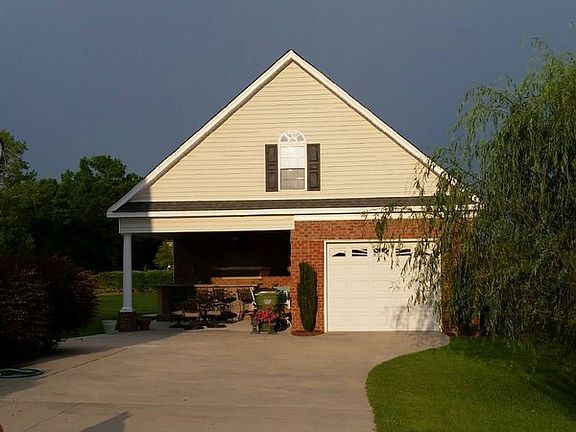 3rd image of 989 Sunnyfield Dr