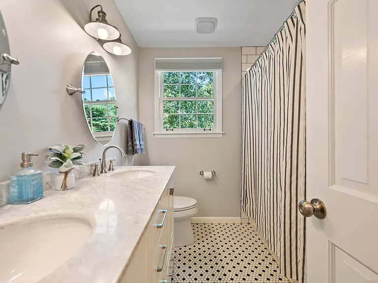 2215 Creekside Ln — Photo 30