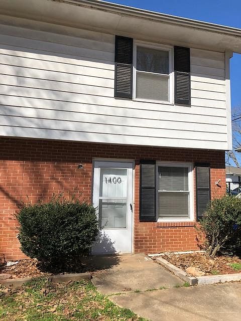 Duplex located within walking distance of Centennial Campus & Greek village
