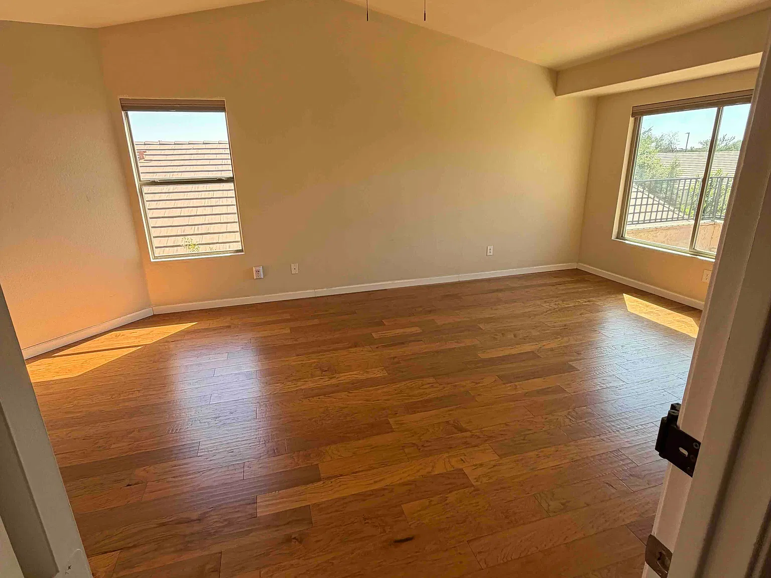 4 bed, 2.5 bath, 2041 sqft, $3,400 — Photo 4