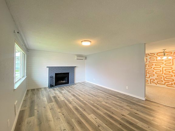 2nd image of 2520 54th Ave NE