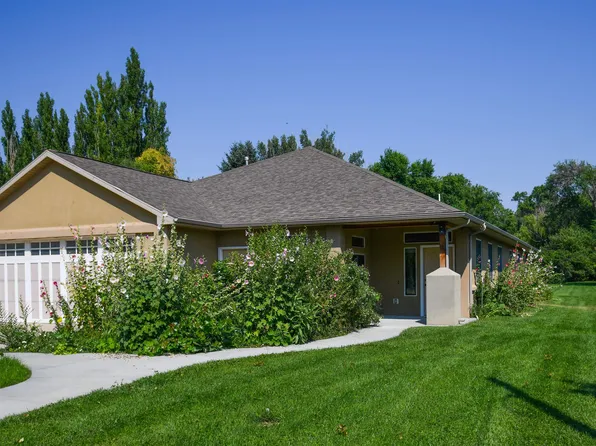 155 N 1st St W, Cowley, WY 82420