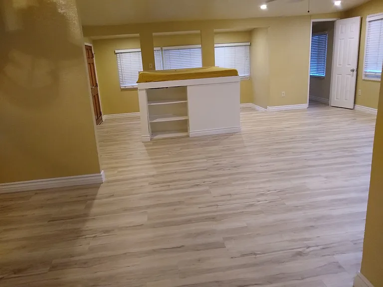 2326 Riverside Dr — Photo 3