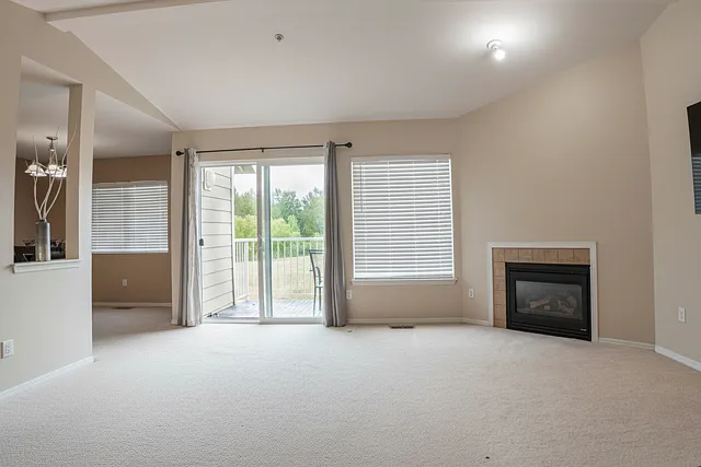2 bed, 891 sqft, $2,100 — Photo 3