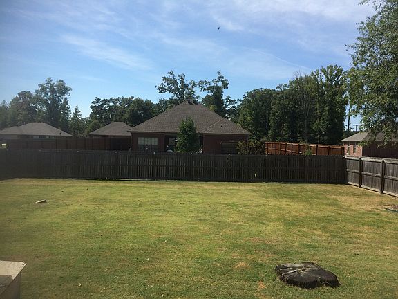 3rd image of 6 Golden Leaf Dr