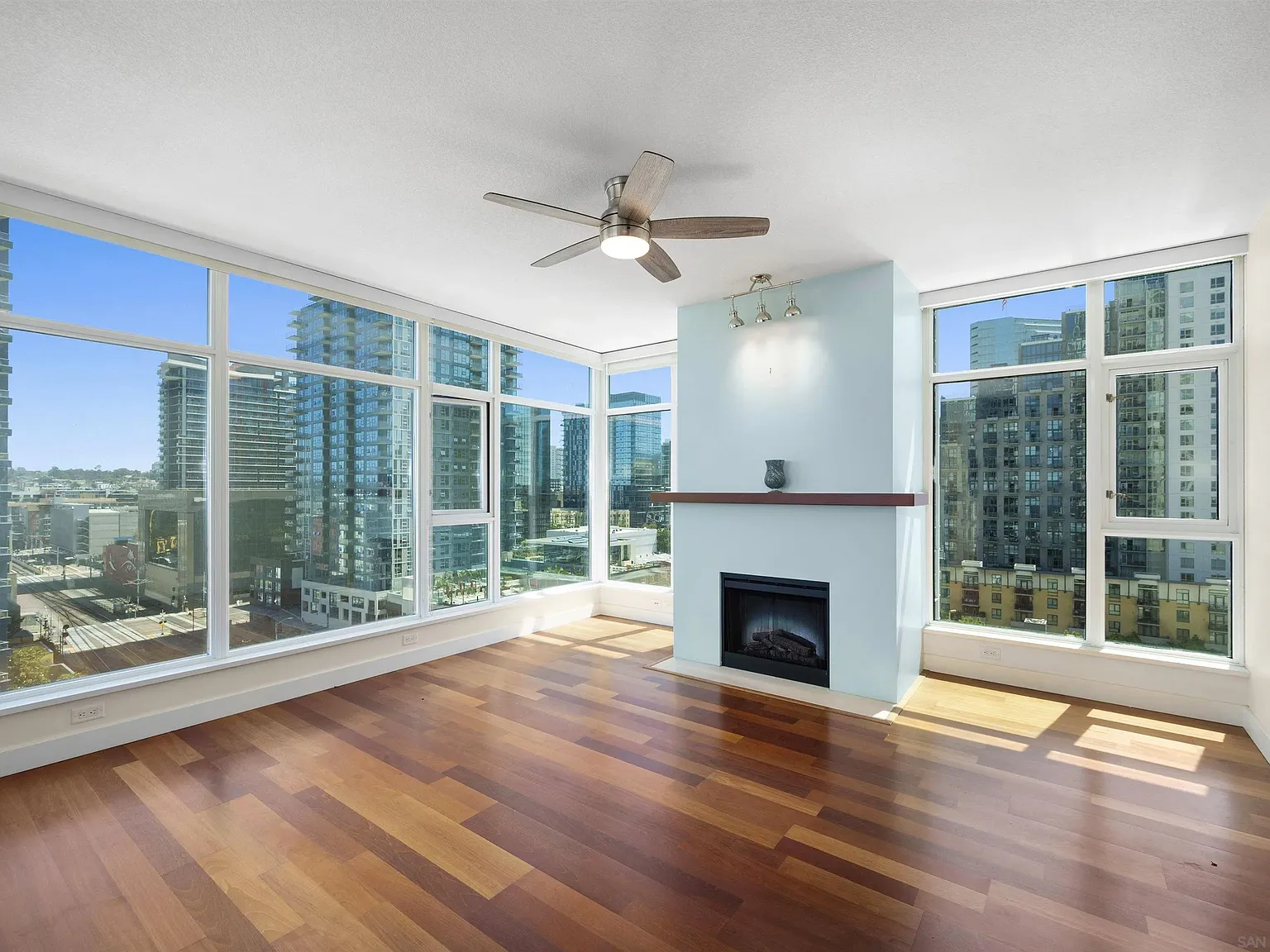 2 bed, 2.0 bath, 1227 sqft, $5,795 — Photo 3