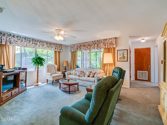 3rd image of 18 Summer Trees Rd