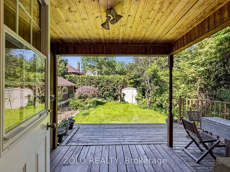392 Piccadilly Ave N — Photo 45