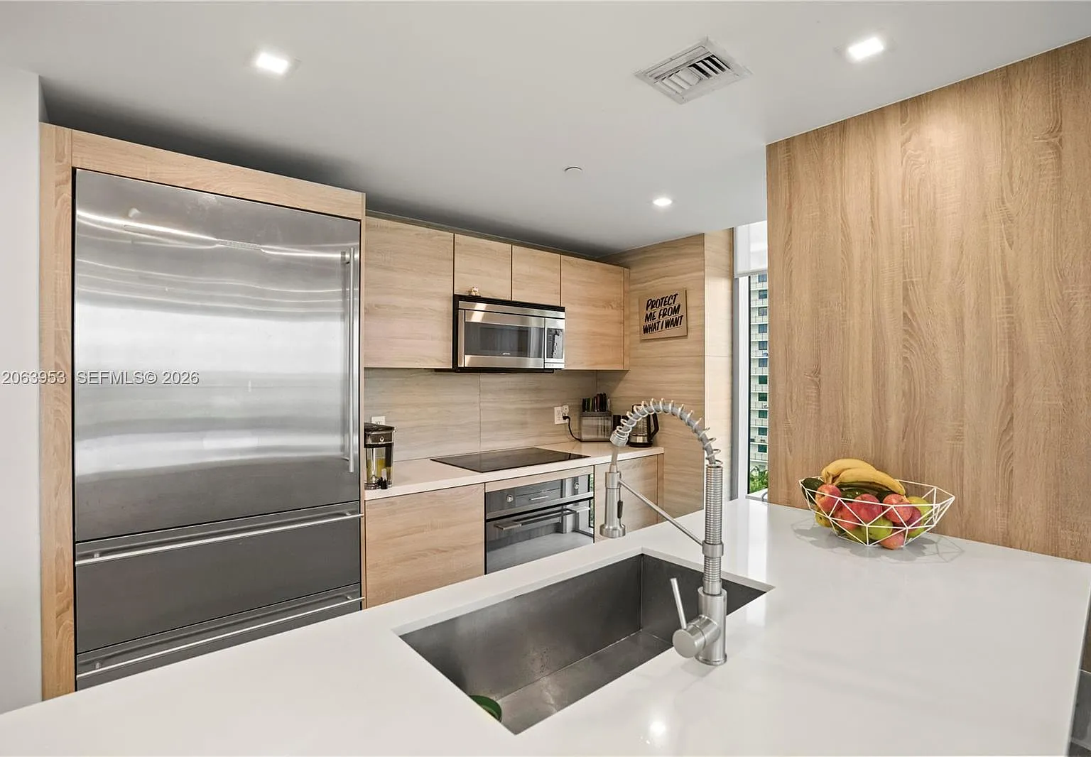 The Harbour North Condo — Photo 4