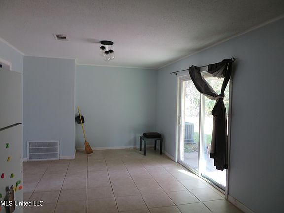 4th image of 516 Merigold Drive