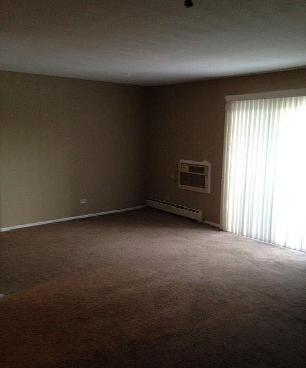 1st image of 941 N River Dr APT 204