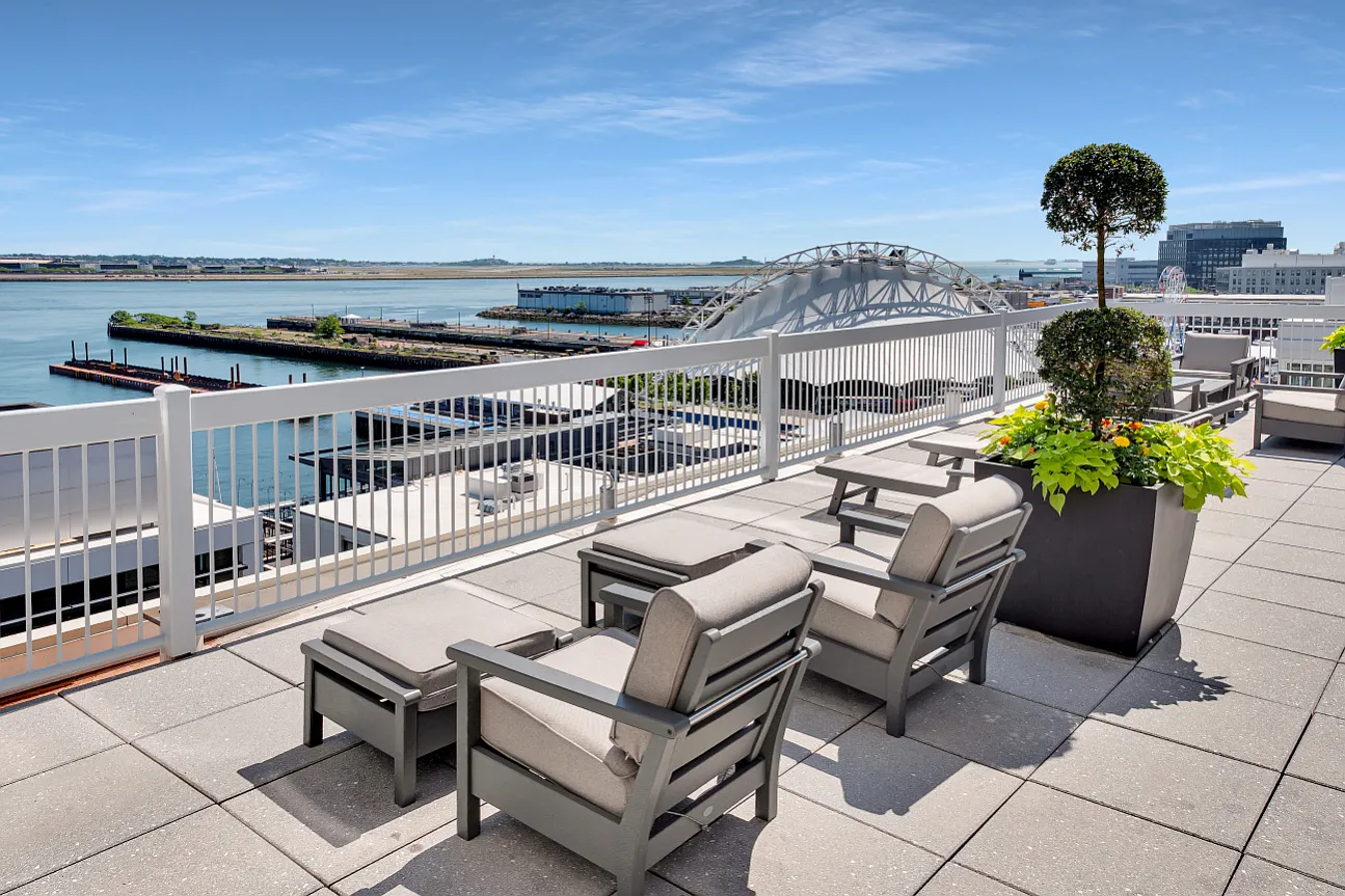 Park Lane Seaport — Photo 3