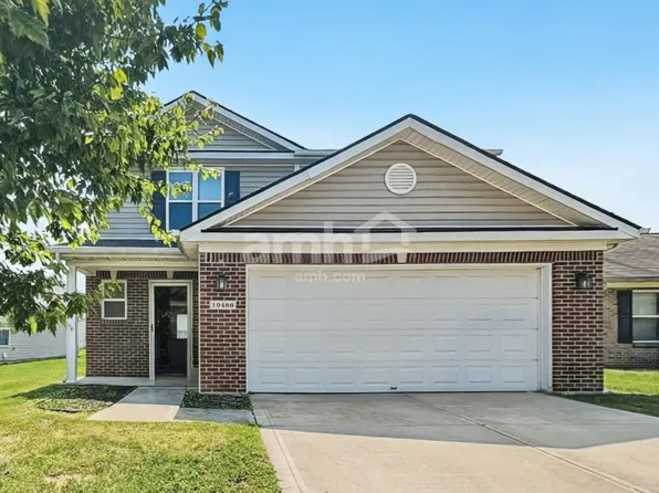 19486 Prairie Crossing Dr, Noblesville, IN 46062