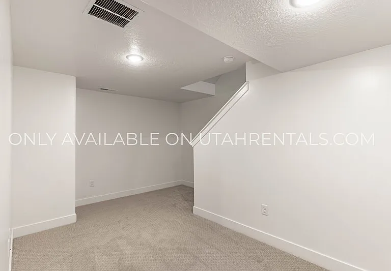 76 S Moonlit Rd — Photo 22