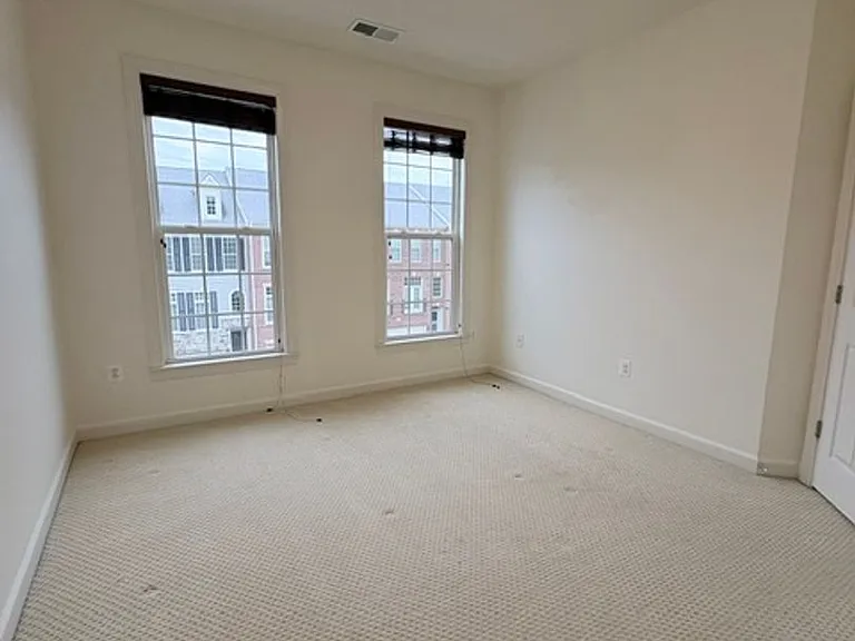 121 Autumn View Dr — Photo 35