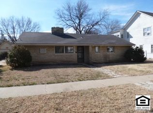 905 E 9th Ave, Winfield, KS 67156