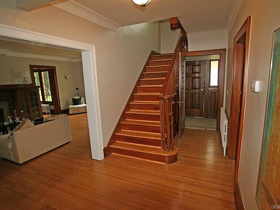 5th image of 42 Bellevue Dr
