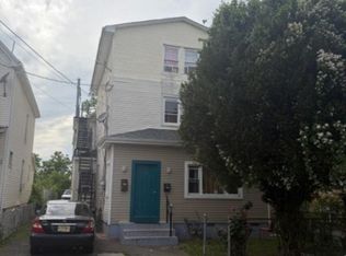 522 Walnut St, Elizabeth City, NJ 07201