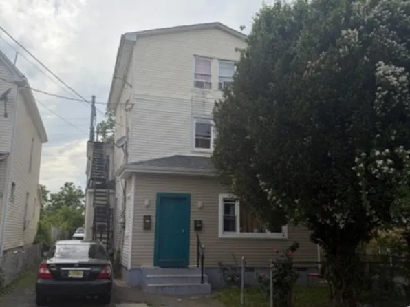522 Walnut St, Elizabeth City, NJ 07201