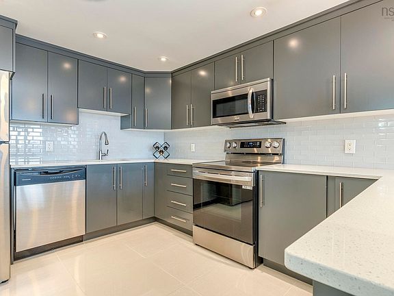 3rd image of 6369 Coburg Rd #805