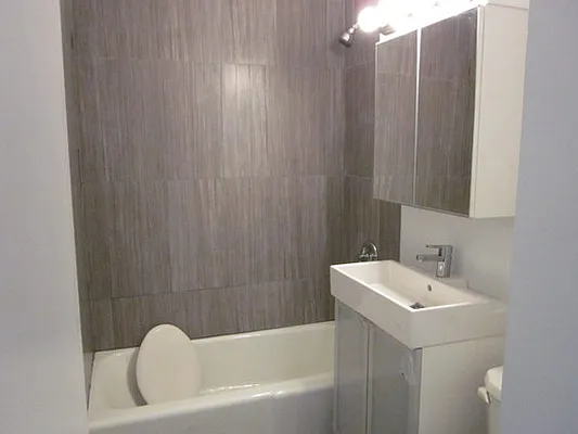 Rented by Full Time Management | media 8