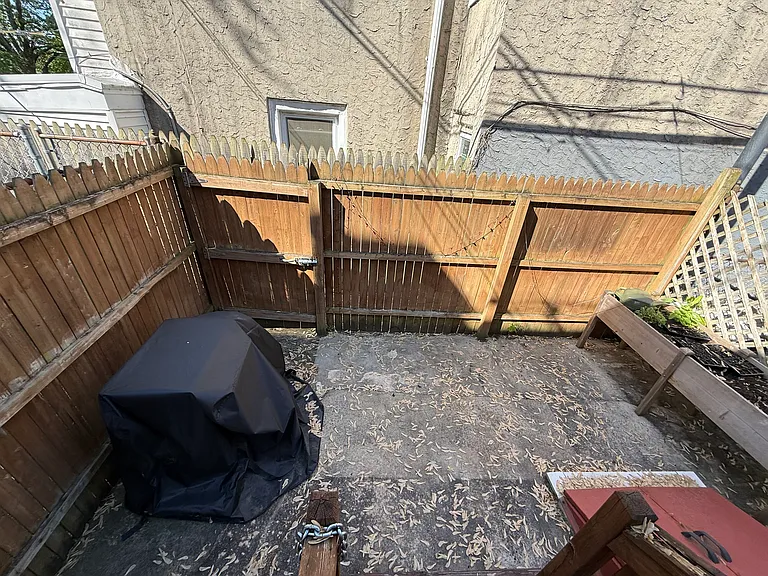 3368 Vaux St — Photo 11