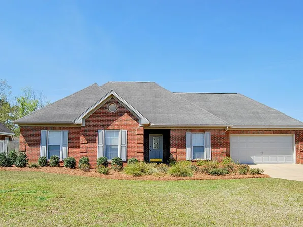 104 Arcadia Dr, Dothan, AL 36305