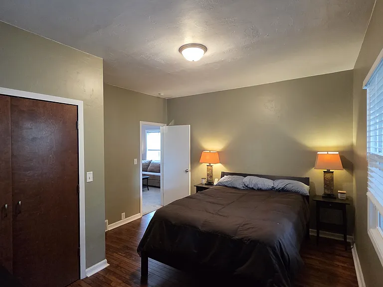 1519 Grand St NE #1 — Photo 8