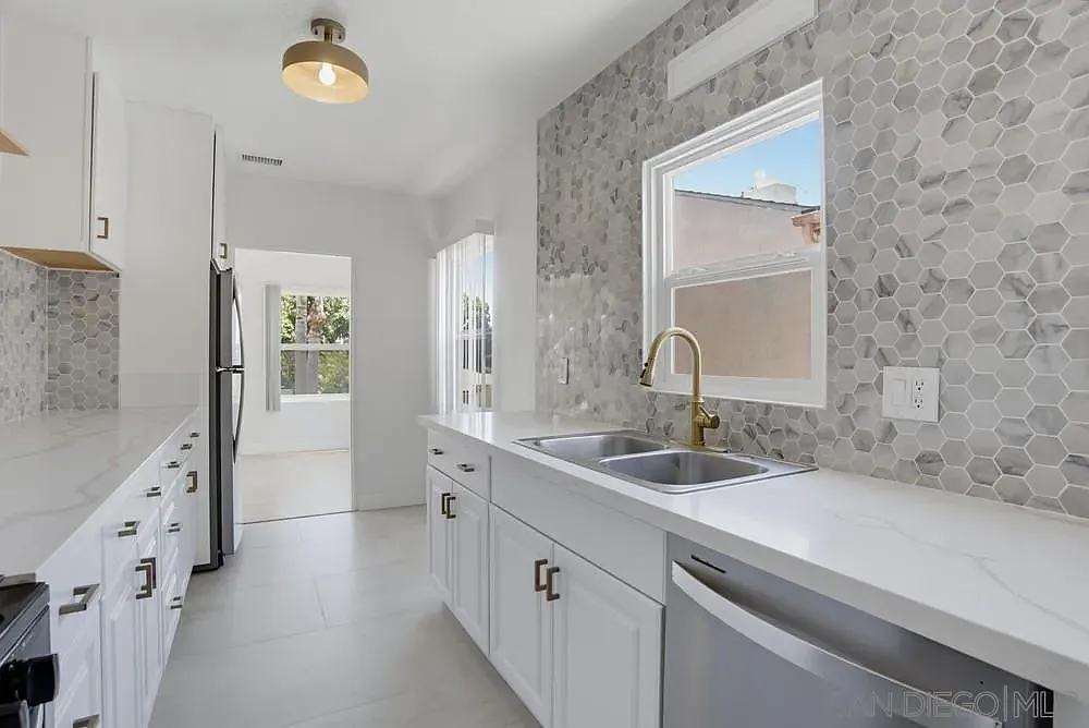 4 bed, 2.0 bath, 1400 sqft, $3,895 — Photo 4