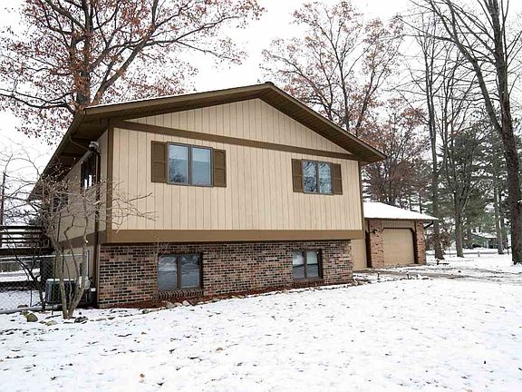 3rd image of 3226 N Douglas Dr