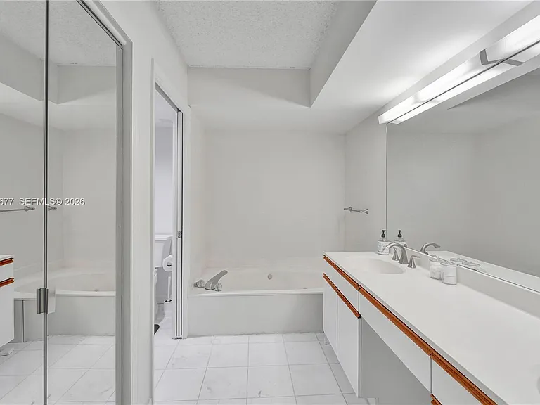 3500 Mystic Pointe Dr #3302 — Photo 19