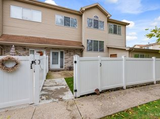 302 Park Ridge Ln #6-D, Aurora, IL 60504