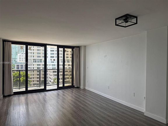 5th image of 600 NE 36th St APT 820