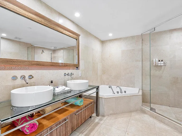 6000 Indian Creek Dr #8B — Photo 19