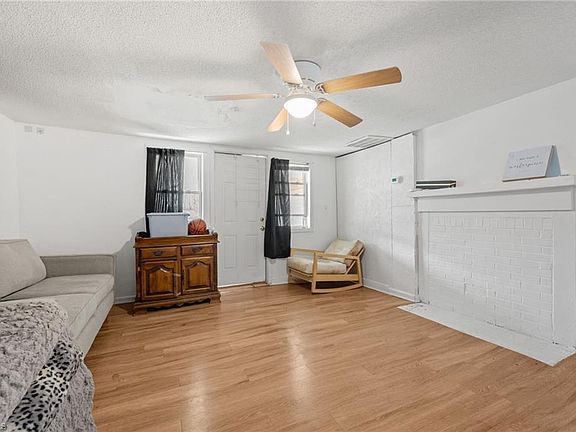 4th image of 366 Brooks Rd