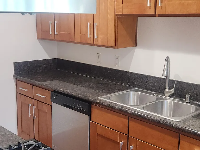 Sherman Pines Apartments — Photo 41