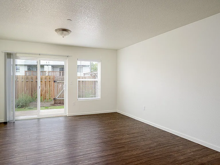 Fairview Court Townhomes — Photo 9