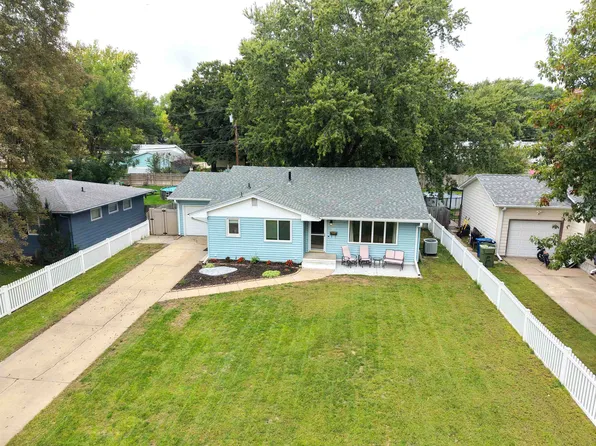 4004 Linden Dr, Kearney, NE 68847
