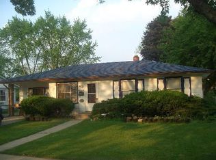 6821 Peach Tree St, Hanover Park, IL 60133