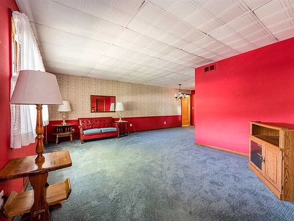 3rd image of 1260 Parkwood Dr