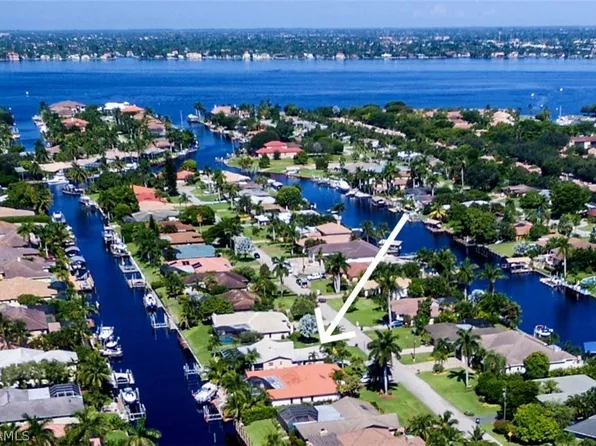 1042 N Waterway Dr, Fort Myers, FL 33919