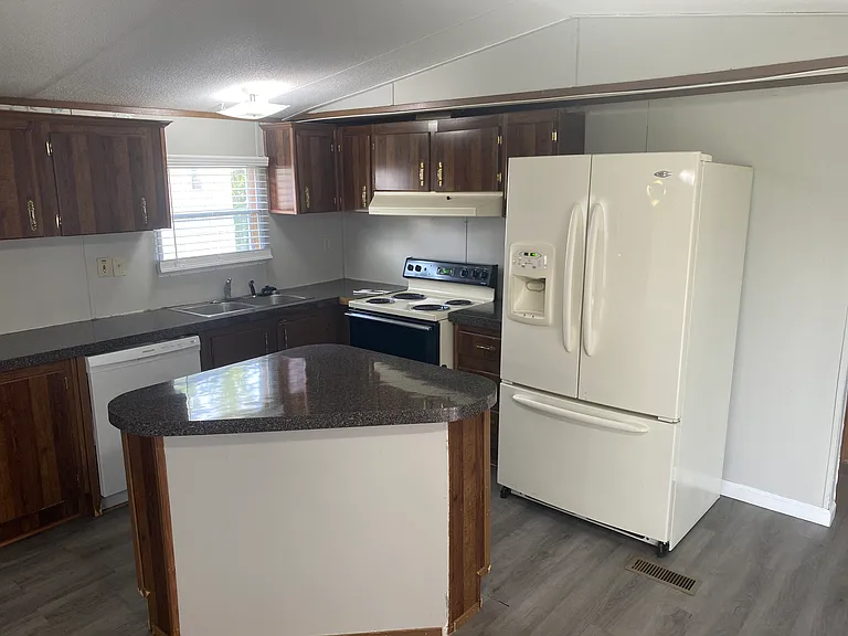 12731 Clearwater Dr — Photo 5