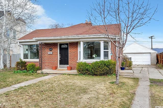 1st image of 2025 E Stratford Dr
