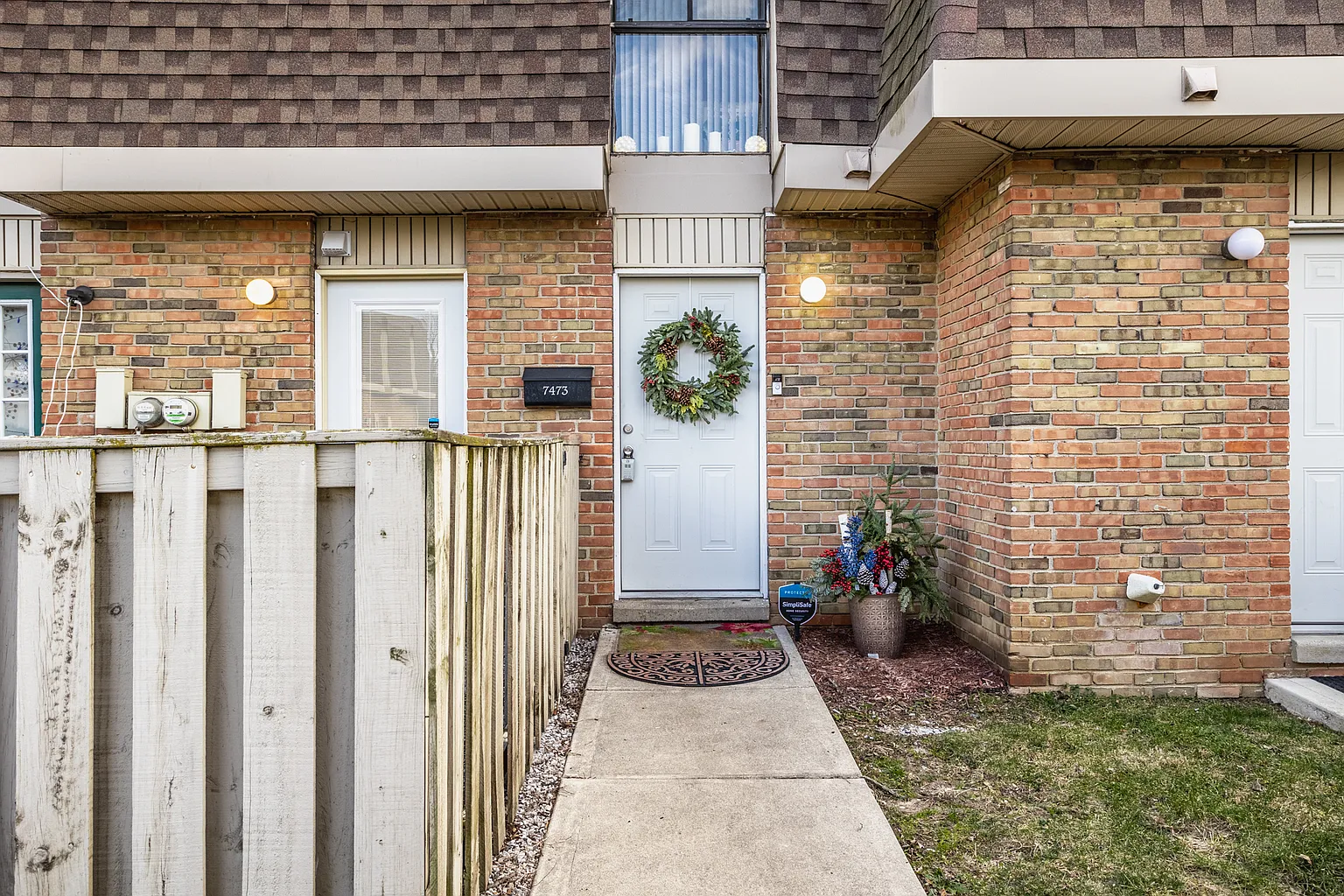 7473 Country Brook Dr photo 1