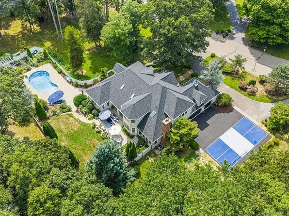 4 Laconia Drive, Clinton, CT 06413