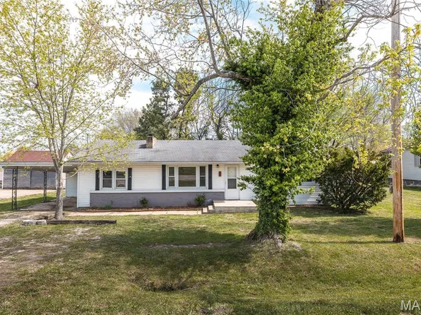 406 N Locust St, Richland, MO 65556